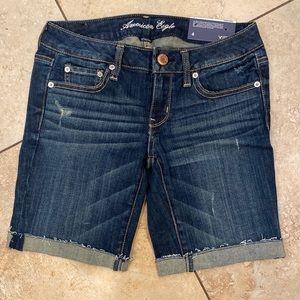 Amrlerican Eagle New w/Tag Skinny Bermuda Jeans Starchy size 4